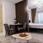 Tiny Palm 布加勒斯特