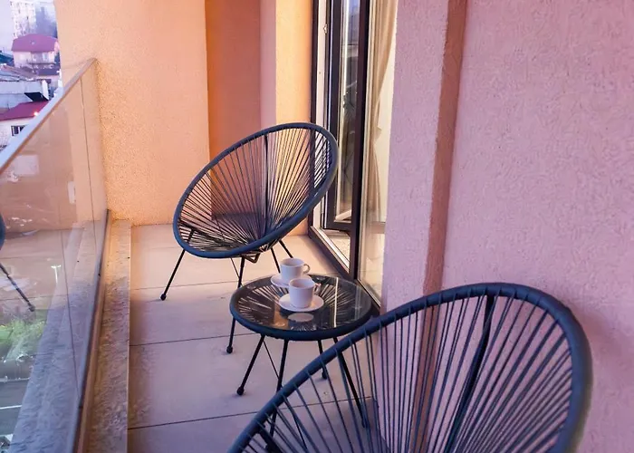 Tiny Palm Bukurešť