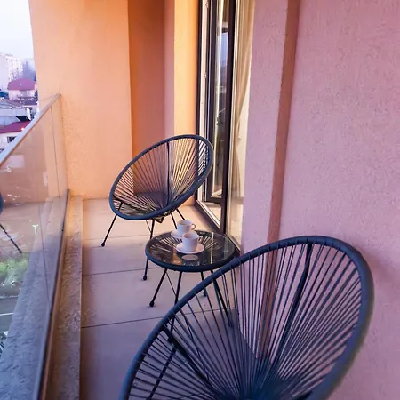 Tiny Palm Bucureşti